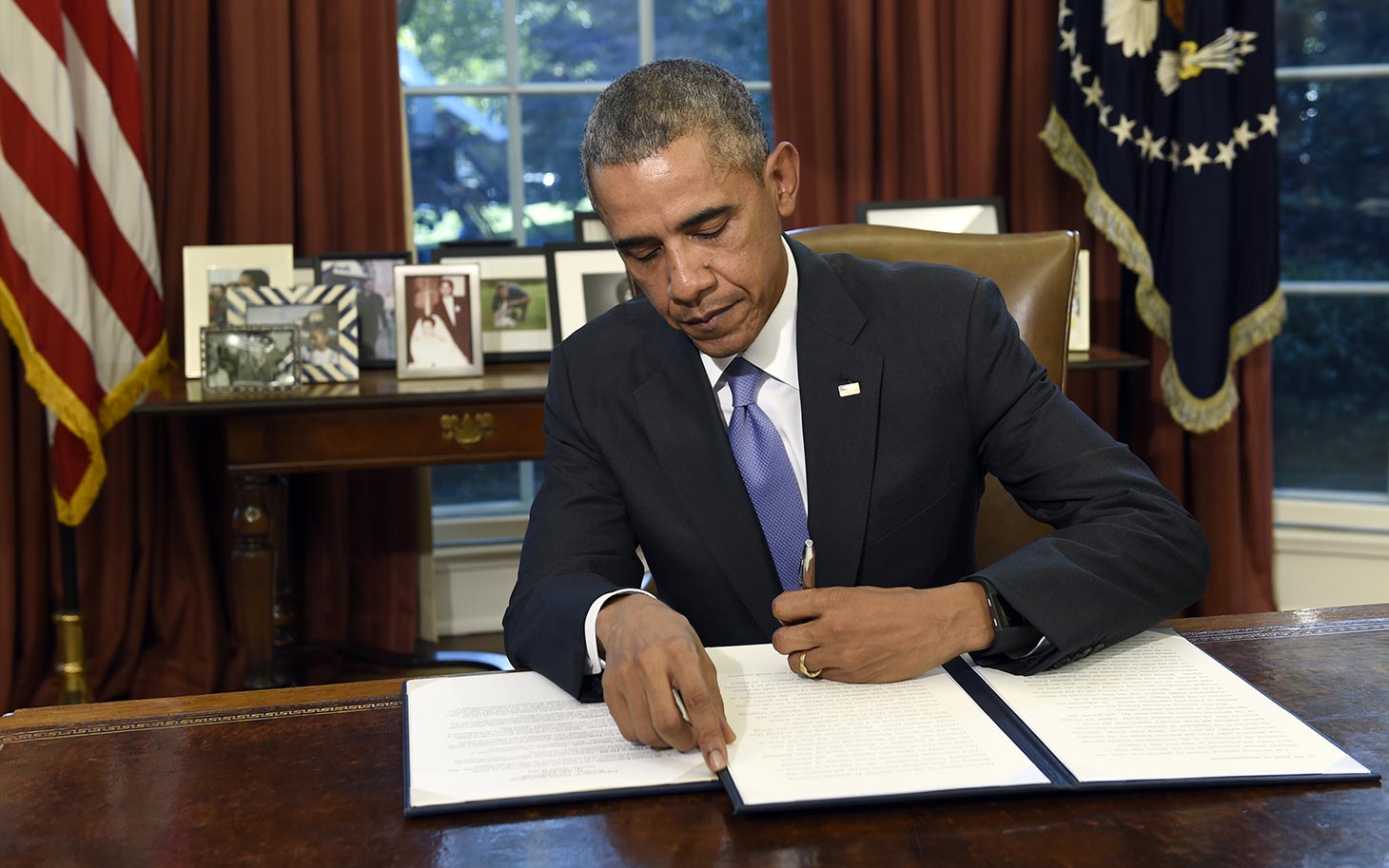 Obama signs education law rewrite shifting power to states