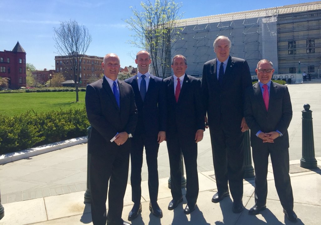 Luther Strange with other AGs