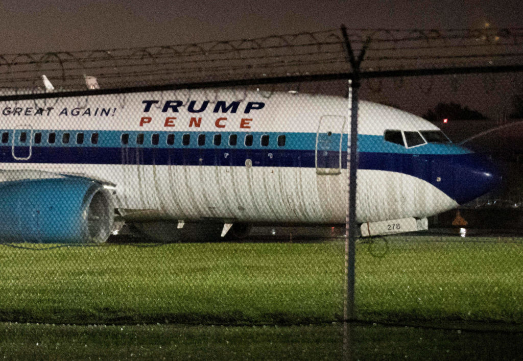 donald-trump-mike-pence-airplane