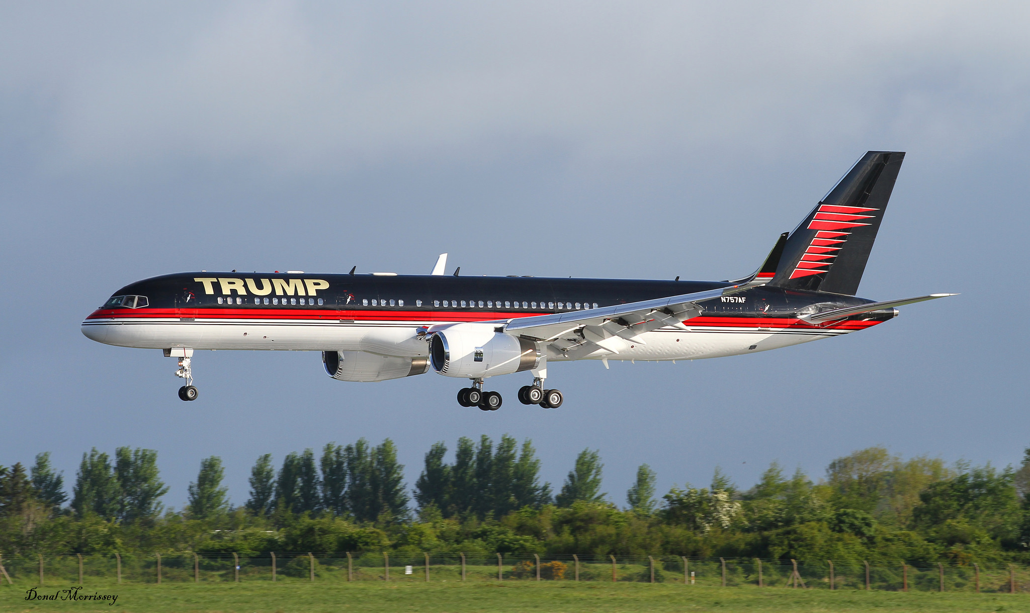 https://altoday.com/wp-content/uploads/2016/12/Donald-Trump-plane.jpg