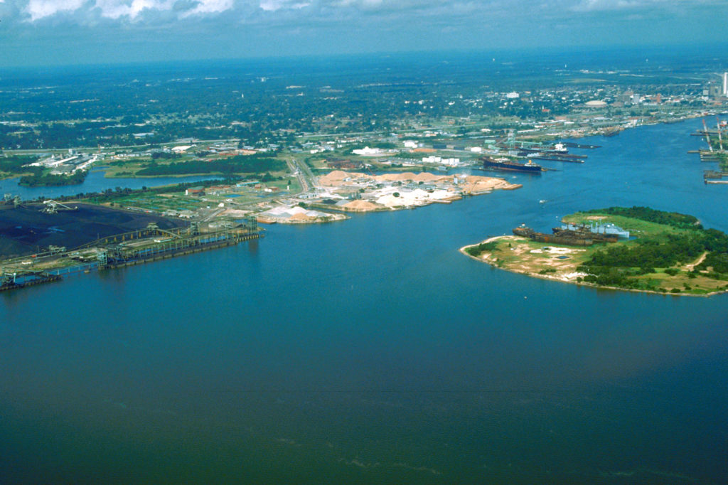 Mobile_Alabama_harbor_aerial_view