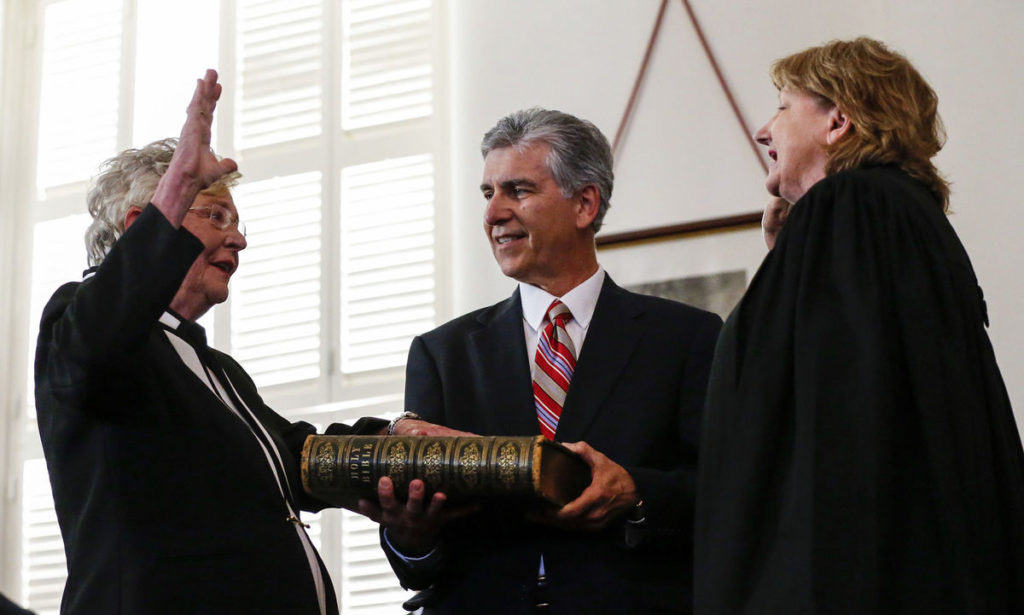 Kay Ivey swearing in