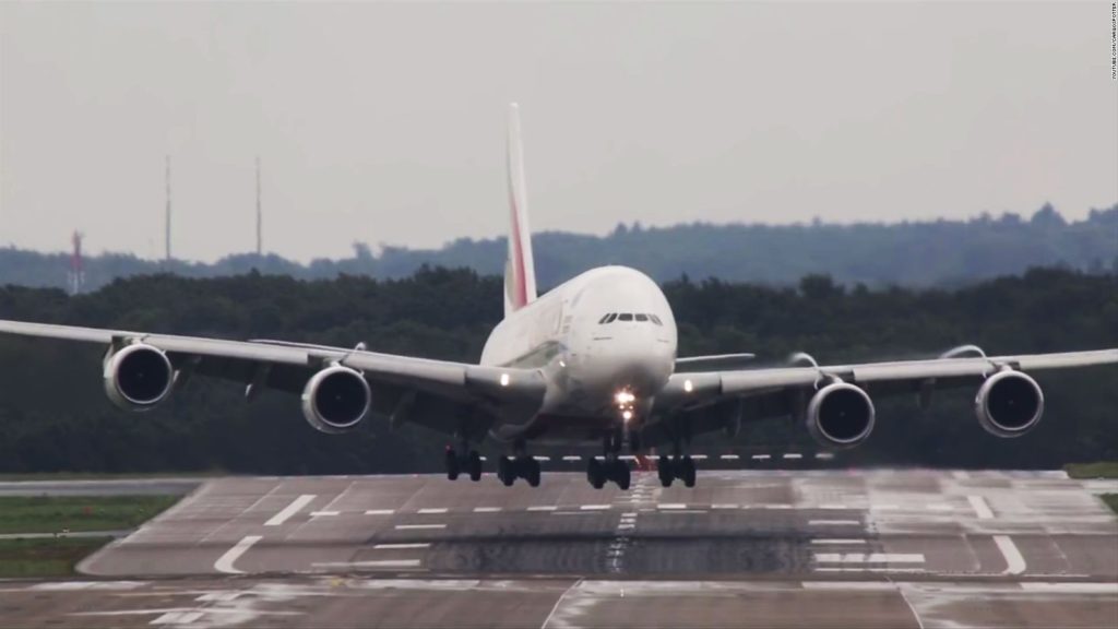 plane landing