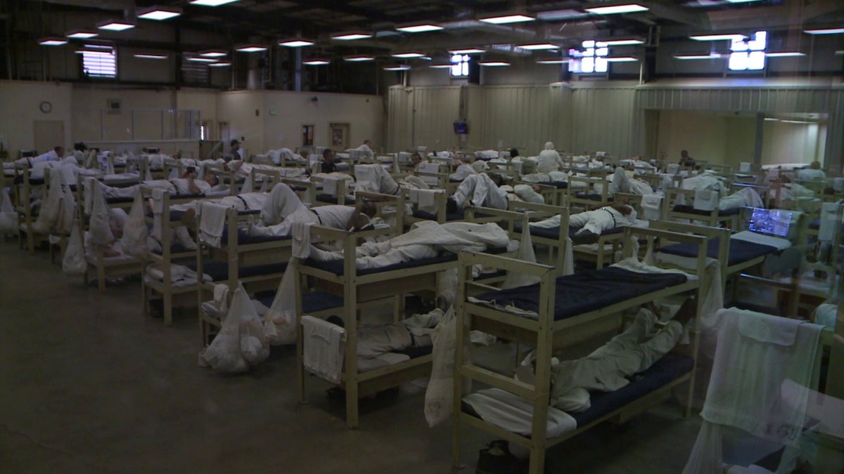 Alabama prison reports inmate virus death, 13 positive cases